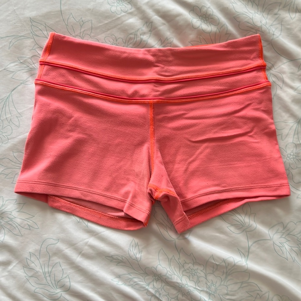 Lulu size 6 orange shorts